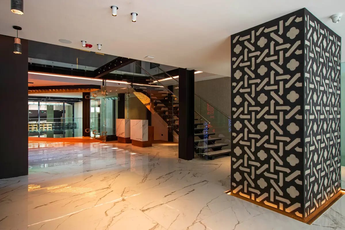 An impressive general view of the Hotel Catedral Main Lobby, showing its unique architecture and marble floors.